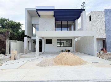 Casa · 518m² · 4 Recámaras · 6 Estacionamientos · Casa en Pueblo Kikteil