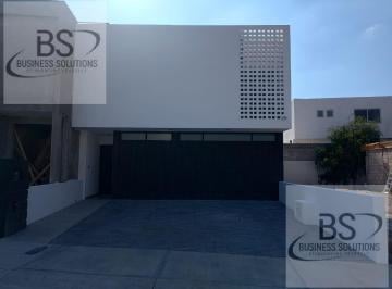 Casa · 150m² · 2 Estacionamientos · Casa Autor Venta Zakia / Ikaya $3,450,000