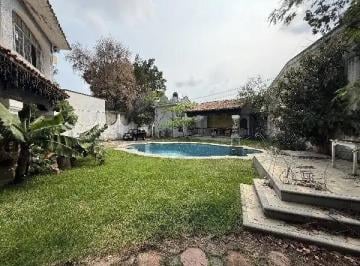 Casa · 400m² · 4 Recámaras · 8 Estacionamientos · Casa Para Remodelación en Compositores