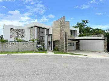 Casa · 446m² · 4 Recámaras · 6 Estacionamientos · Casa en Pueblo Kikteil