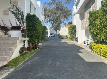 Casa en condominio · 445m² · 4 Recámaras · 4 Estacionamientos · Magnifica Casa