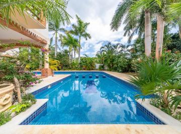 Casa · 637m² · 5 Recámaras · Se Vende Casa Hermosa a Pasos de La Playa