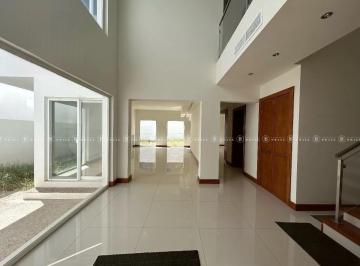 Casa de 4 habitaciones, Chihuahua · Casa en Venta o Renta en Bosques de San Francisco
