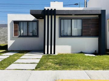 Casa · 66m² · 2 Recámaras · 2 Estacionamientos · Casa de un Nivel Super Equipada, 120 m² de Terreno