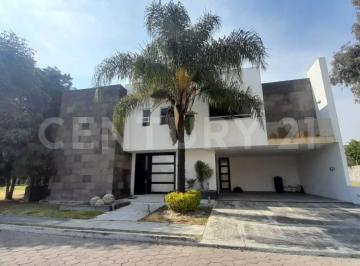Casa · 550m² · 4 Recámaras · 5 Estacionamientos · Residencia en Venta, San Pedro Cholula