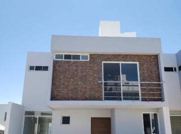Casa · 187m² · 3 Recámaras · 3 Estacionamientos · Casa en Venta, con Roof Garden, en San Isidro Juriquilla, Queretaro.