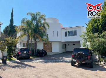 Casa · 652m² · 5 Recámaras · 6 Estacionamientos · Excelente Casa en Venta en El El Campanario, Querétaro, Qro.