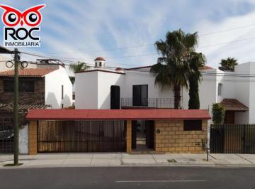 Casa · 346m² · 4 Recámaras · 3 Estacionamientos · Excelente Casa en Venta en Privada Juriquilla Querétaro, Qro.