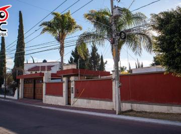 Casa · 418m² · 3 Recámaras · 5 Estacionamientos · Hermosa Casa en Venta o Renta, en Villas del Mesón, Juriquilla