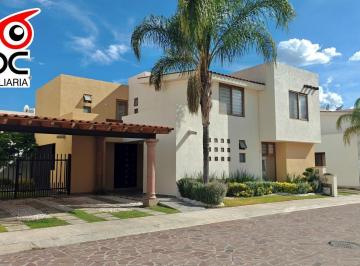 Casa · 257m² · 4 Recámaras · 2 Estacionamientos · Casa en Venta, Ideal Para Inversionistas, Real del Lago, Cumbres del Lago, Juriquilla, Queretaro.
