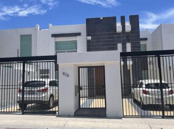 Casa · 280m² · 3 Recámaras · 2 Estacionamientos · Casa en Venta, Cumbres del Lago, Juriquilla