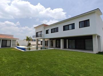 Casa en condominio · 1000m² · 4 Recámaras · 6 Estacionamientos · Casa en Venta con Alberca Propia, en Balcones de Juriquilla Querétaro