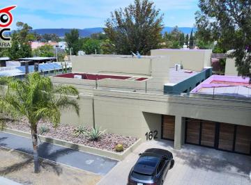 Casa · 650m² · 5 Recámaras · 4 Estacionamientos · Casa en Venta con Alberca en Jurica Queretaro