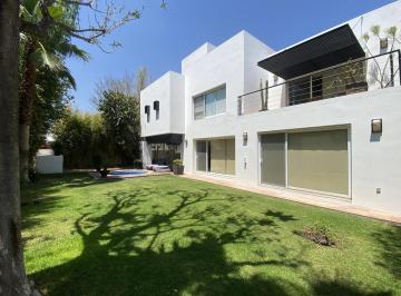 Casa en condominio · 628m² · 4 Recámaras · 6 Estacionamientos · Casa en Condominio en Privada La Rica Juriquilla, Querétaro