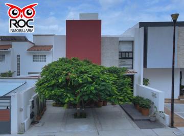 Casa · 230m² · 3 Recámaras · 2 Estacionamientos · Casa en Venta, en Cumbres del Lago, Jurqiuilla