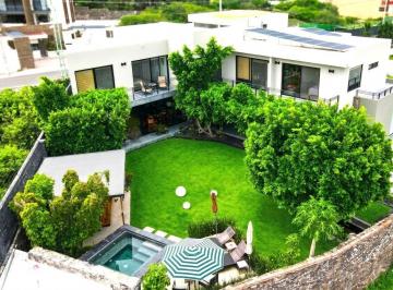 Casa en condominio · 657m² · 4 Recámaras · 8 Estacionamientos · Casa en Venta de Lujo Acabados Premium en Privada en Juriquilla Queretaro