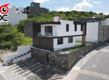 Casa · 280m² · 3 Recámaras · 3 Estacionamientos · Casa en Venta en La Cumbre, Cumbres del Lago, Juriquilla.