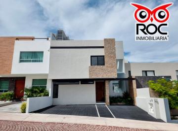 Casa · 360m² · 3 Recámaras · 3 Estacionamientos · Casa en Venta en Cumbres del Lago, Juriquilla, Querétaro.