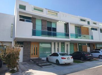 Casa · 236m² · 3 Recámaras · 2 Estacionamientos · Casa en Venta en Privada en Hacienda Juriquilla Santa Fe