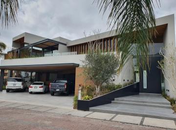 Casa en condominio · 930m² · 4 Recámaras · 6 Estacionamientos · Casa Premium en Venta en Balcones de Juriquilla