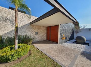 Casa · 940m² · 4 Recámaras · 8 Estacionamientos · Casa en Venta Premium con Excelente Vista y Seguridad en Balcones de Juriquilla Queretaro