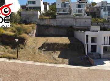 Terreno / Lote · Terreno Fusionado en Cumbres del Lago con Vigilancia Excelente Vista en Queretaro