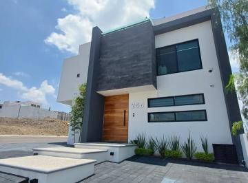 Casa · 305m² · 3 Recámaras · 3 Estacionamientos · Casa en Renta en Privada en Preserve Juriquilla Queretaro con Roof Garden
