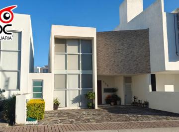 Casa · 185m² · 3 Recámaras · 3 Estacionamientos · Hermosa Casa en La Condesa en Venta, Querétaro