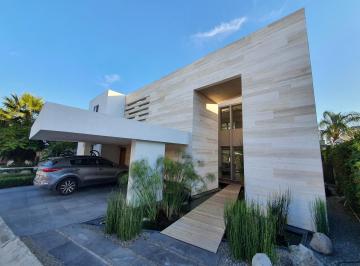 Casa en condominio · 443m² · 3 Recámaras · 2 Estacionamientos · Casa en Venta en Balcones de Juriquilla Queretaro en Privada con Doble Seguridad