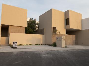 Casa · 293m² · 3 Recámaras · 3 Estacionamientos · Casa en Lomas de Juriquilla