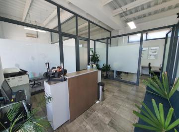 Oficina · 252m² · 30 Estacionamientos · Oficina en Fraccionamiento Villas del Mesón