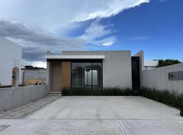 Casa · 92m² · 2 Recámaras · 2 Estacionamientos · Casa en Fraccionamiento Lomas del Dorado