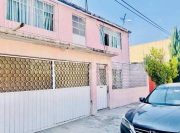 Casa · 224m² · 3 Recámaras · 3 Estacionamientos · Casa en Venta en Fraccionamiento San Carlos