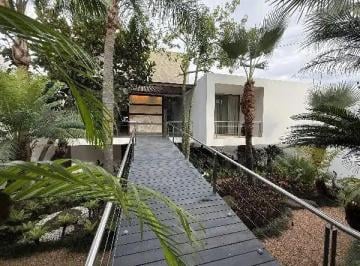 Casa · 850m² · 6 Estacionamientos · Residencia en Fraccionamiento Leñeros, Cuernavaca, Morelos
