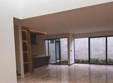 Casa · 260m² · 4 Recámaras · 2 Estacionamientos · Casa en Venta en San Angel