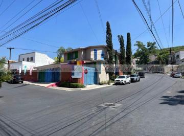 Casa uso de suelo · 369m² · 5 Recámaras · 3 Estacionamientos · Casa con Uso de Suelo en Venta en Colinas de San Jerónimo