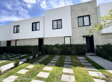 Casa en condominio de 3 habitaciones, Querétaro · Casa de Caisa de 3 Recamaras Mas Servicio y Excelentes Amenidades.