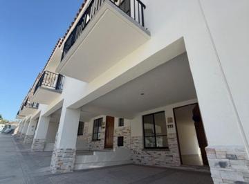 Casa de 3 habitaciones, León · Renta de Casa en Lombardia Casa Club con Alberca Estrena Tu Casa