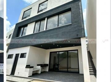 Casa · 360m² · 3 Recámaras · 3 Estacionamientos · Casa en Venta en Santiago