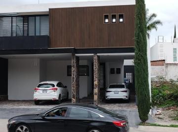 Casa · 427m² · 3 Recámaras · 2 Estacionamientos · Venta Casa Porta Fontana