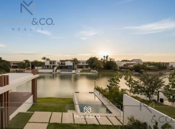 Casa · 720m² · 4 Recámaras · 8 Estacionamientos · Residencia de Lujo Frente Al Lago en Lagos del Sol