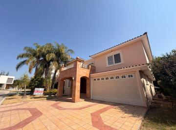 Casa en condominio de 5 habitaciones, Celaya · Residencia en Venta en Álamo Country Club