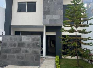 Casa de 4 habitaciones, Cuernavaca · Casa en Venta en Fracc. con Vigilancia. Ampliación Vista Hermosa