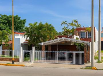 Casa · 444m² · 5 Recámaras · 2 Estacionamientos · Casa en Venta, Av Ejército Mexicano