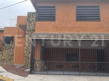 Casa · 590m² · 3 Recámaras · 1 Estacionamiento · Casa en Renta en Col. Cumbres 5 Sector en Monterrey
