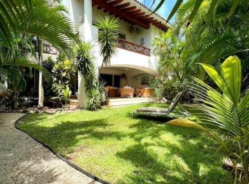 Casa · 402m² · 3 Recámaras · 4 Estacionamientos · Venta Casa Isla Dorada, Cancun, Q. Roo