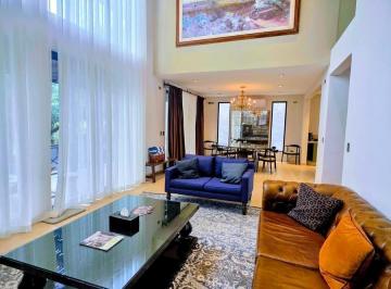 Casa en condominio · 538m² · 4 Recámaras · 3 Estacionamientos · Casa en Condominio en Club de Golf Ventanas