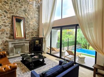 Casa en condominio · 538m² · 4 Recámaras · 3 Estacionamientos · Casa con Alberca, Elevador en Club de Golf Ventanas