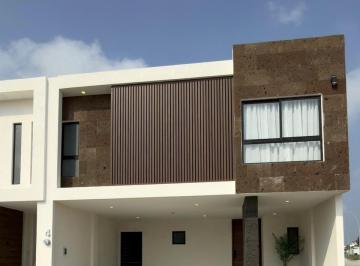 Casa · 236m² · 3 Recámaras · 2 Estacionamientos · Casa en Venta en Punto Lomas