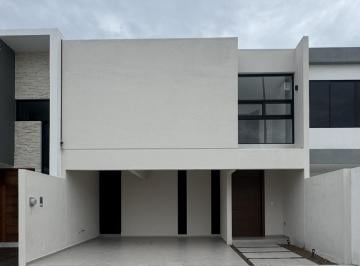 Casa · 202m² · 3 Recámaras · 2 Estacionamientos · Casa en Venta en Lomas del Dorado